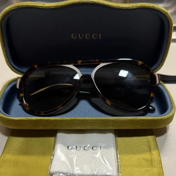 AUTHENTIC Gucci Sunglasses - never worn, with case ✨ Authentic Gucci Sunglasses with Case & Accessories  main image 4